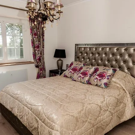 Villa Sleeps 6 Pool Air Con Wifi *