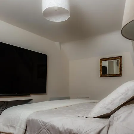 Villa Sleeps 6 Pool Air Con Wifi *